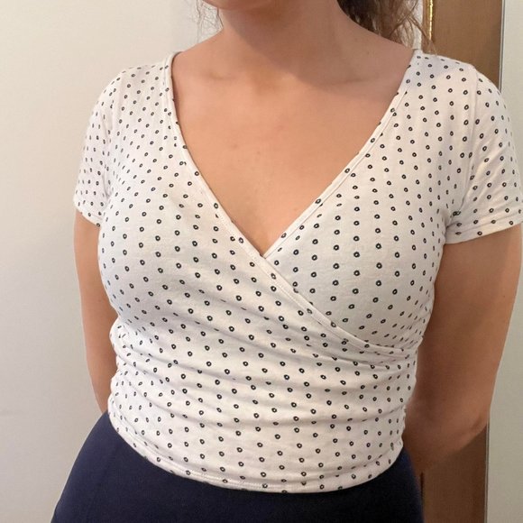 Wrap Style crop top - Black and White Floral - Picture 2 of 3